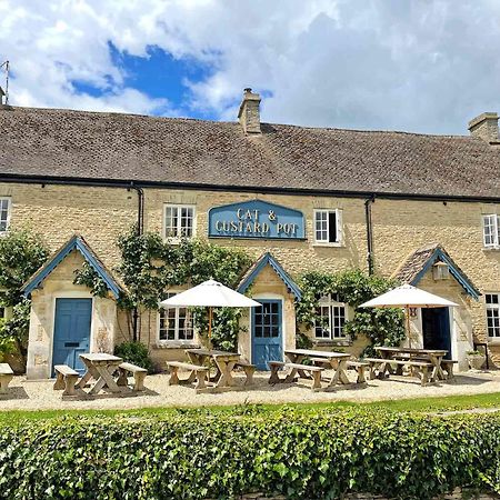 Cat And Custard Pot Inn Shipton Moyne Exteriér fotografie