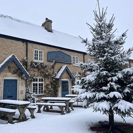 Cat And Custard Pot Inn Shipton Moyne Exteriér fotografie