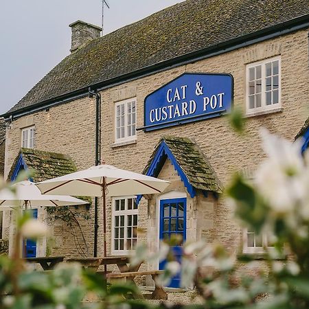 Cat And Custard Pot Inn Shipton Moyne Exteriér fotografie