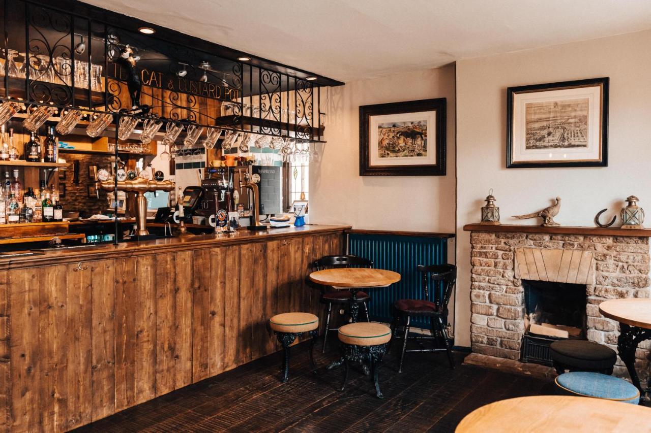 Cat And Custard Pot Inn Shipton Moyne Exteriér fotografie