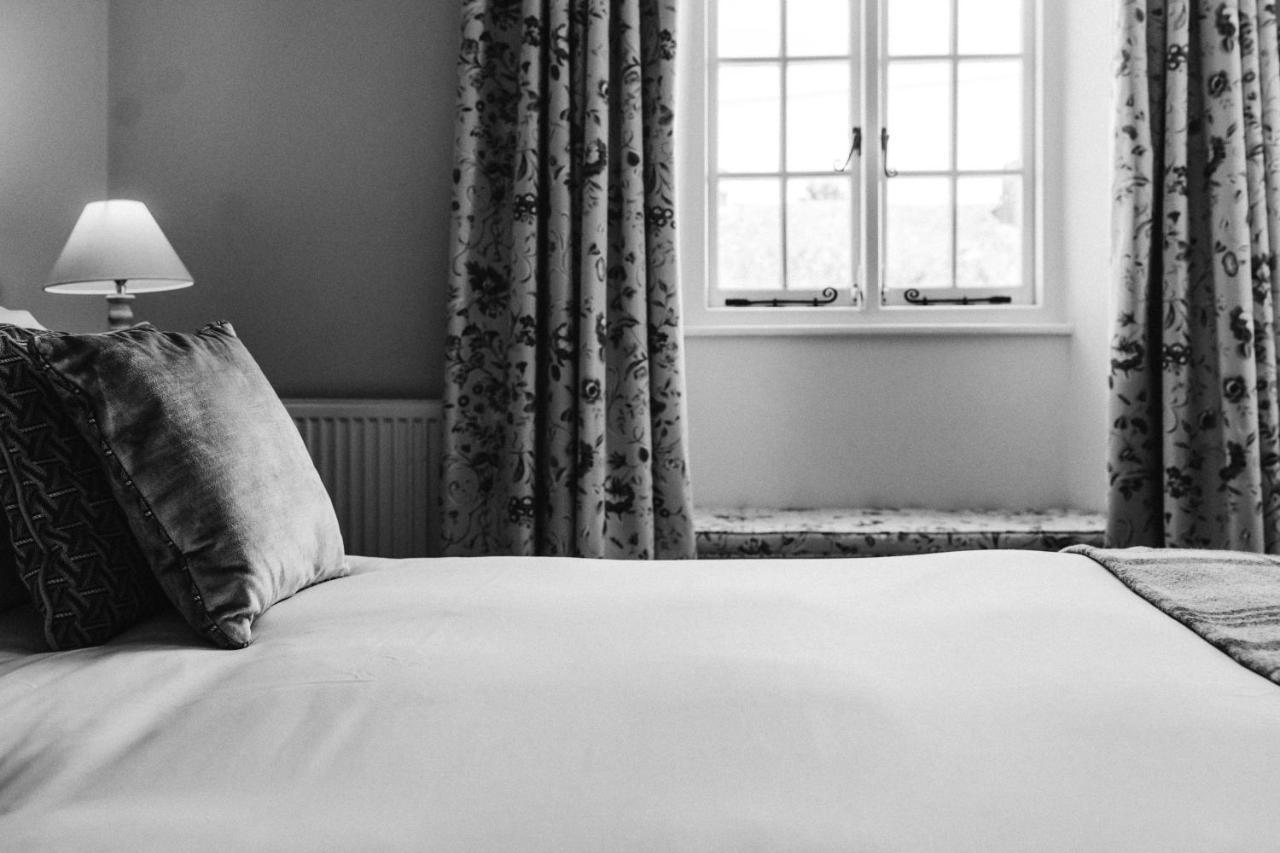 Cat And Custard Pot Inn Shipton Moyne Exteriér fotografie