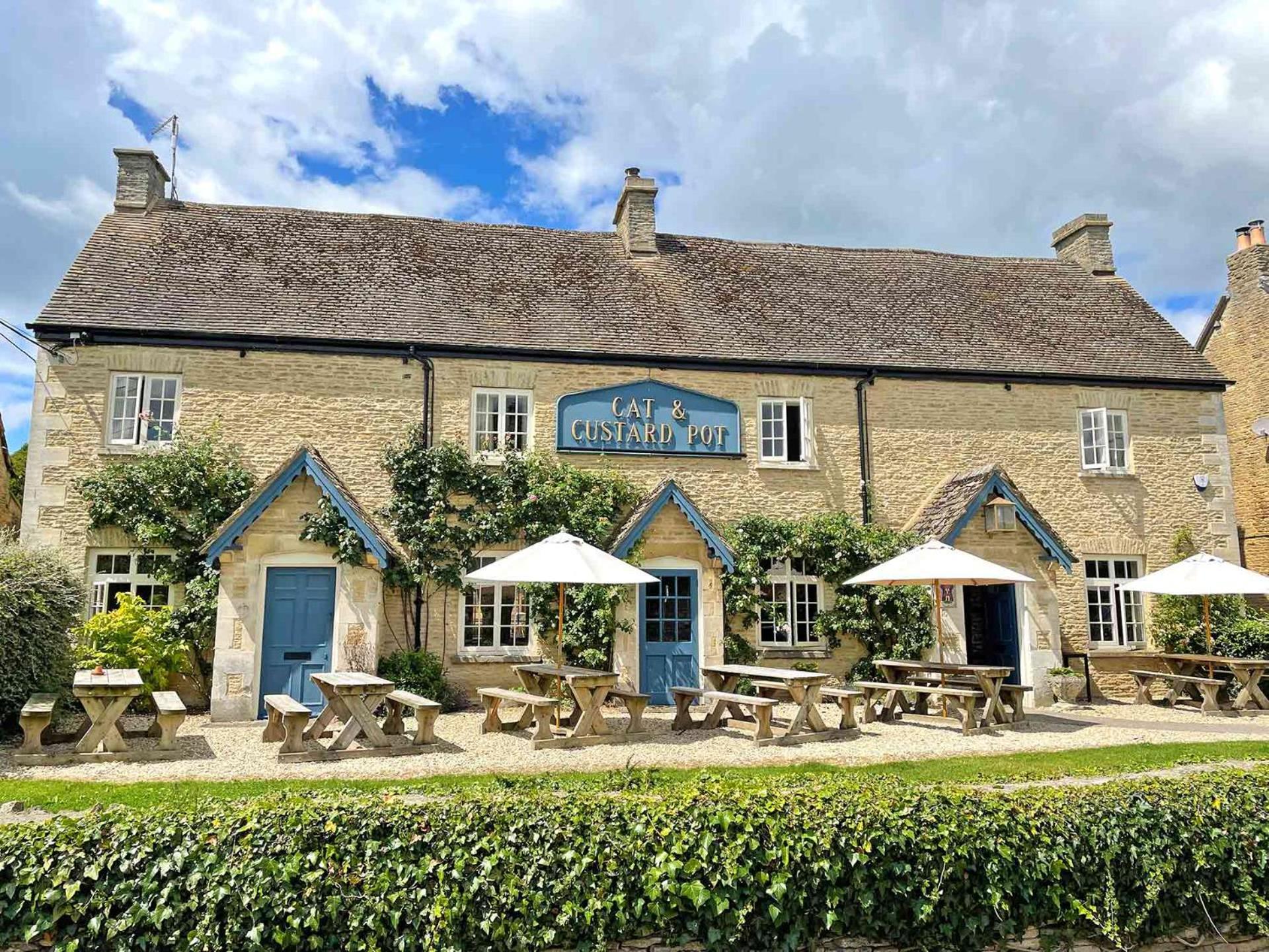 Cat And Custard Pot Inn Shipton Moyne Exteriér fotografie