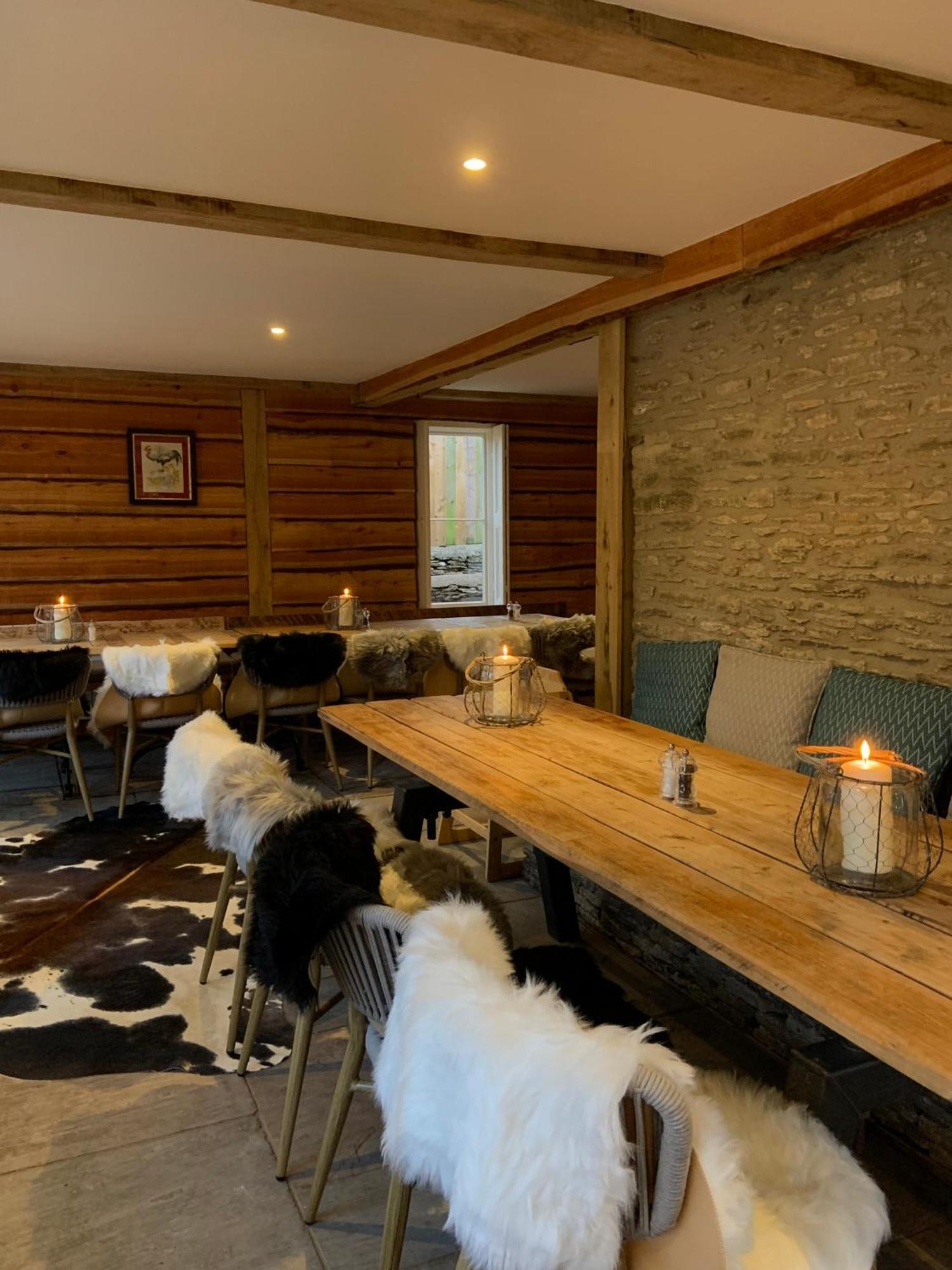 Cat And Custard Pot Inn Shipton Moyne Exteriér fotografie