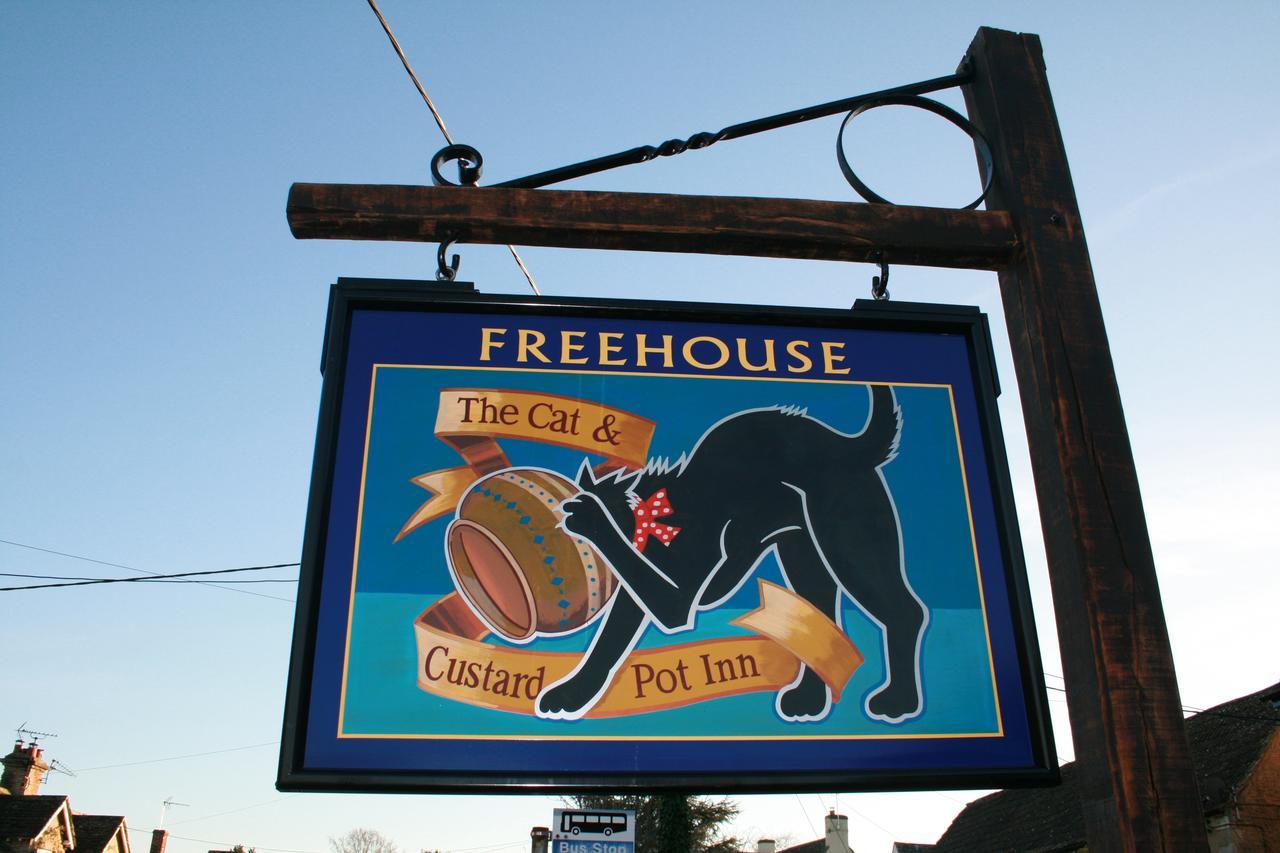 Cat And Custard Pot Inn Shipton Moyne Exteriér fotografie