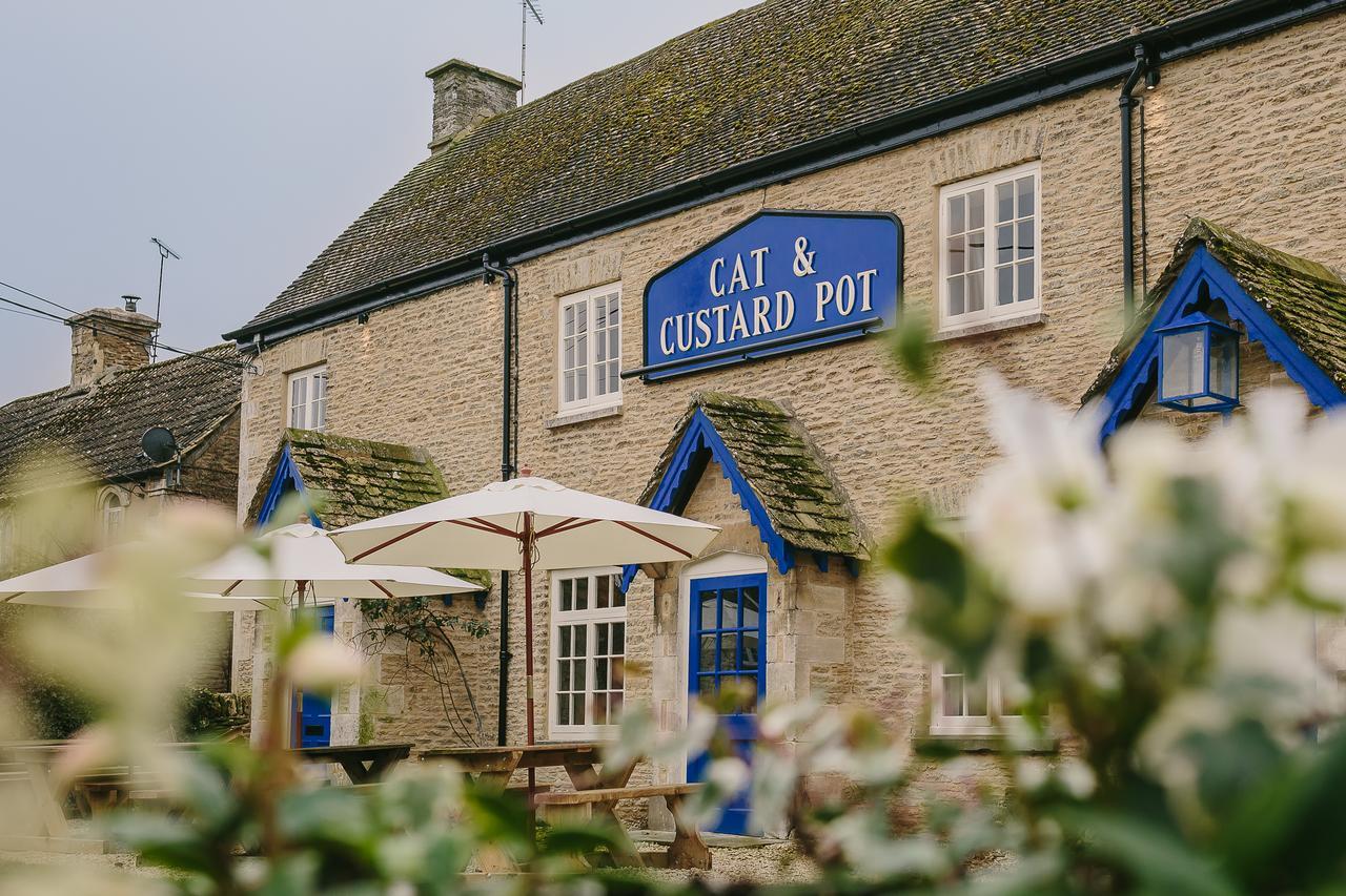 Cat And Custard Pot Inn Shipton Moyne Exteriér fotografie